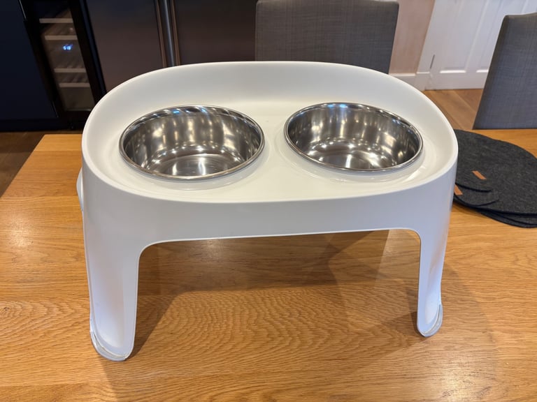 Raised bowls for large dog