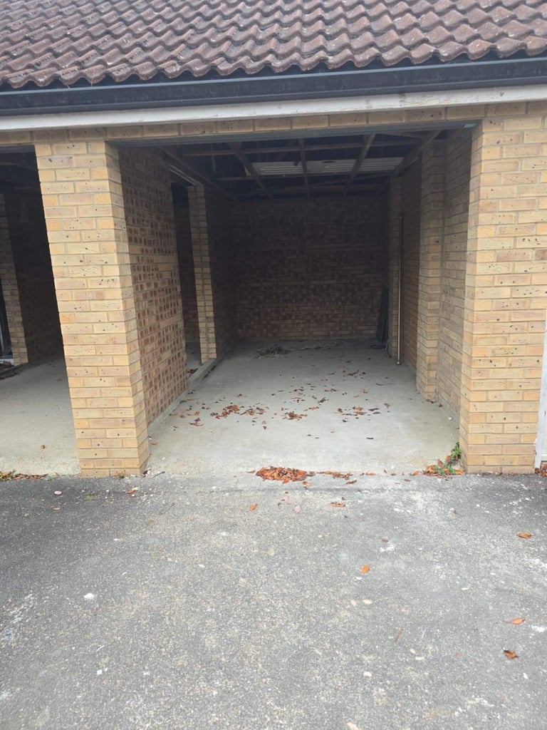 🌟 NEWLY-REFURBISHED 3/4 BED SEMI-DETACHED HOUSE – OXLEY PARK, MK4 🌟 Available Now – £1,695 pcm ***