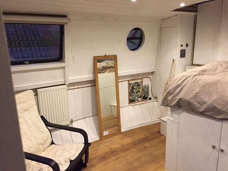 Boat Double bedroom, lounge, dinning area in large widebeam canal