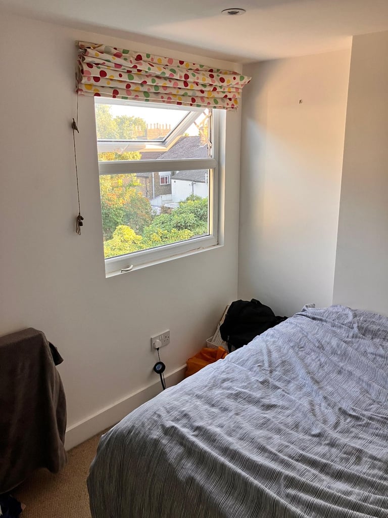 Double Bed in Bright House, Near Tube & Wimbledon