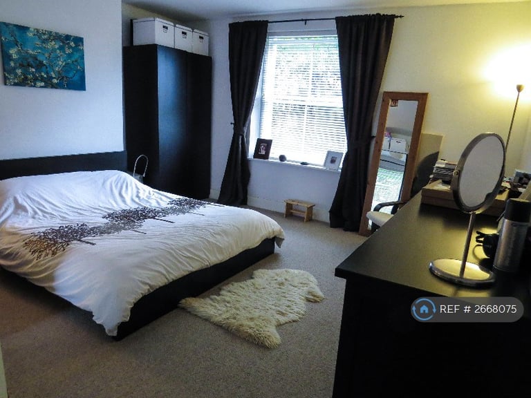 2 bedroom flat in Manor Park, London, SE13 (2 bed) (#2668075)