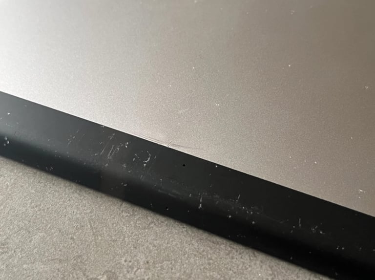 Apple iPad 6th Gen 9.7inch; 2018, A1954 128GB (Black/Silver) Wi-Fi and Cellular 