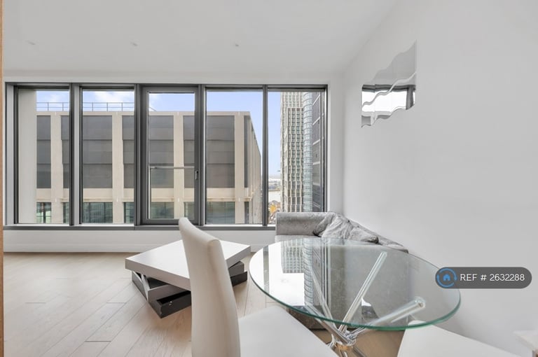 1 bedroom flat in Park Drive, London, E14 (1 bed) (#2632288)