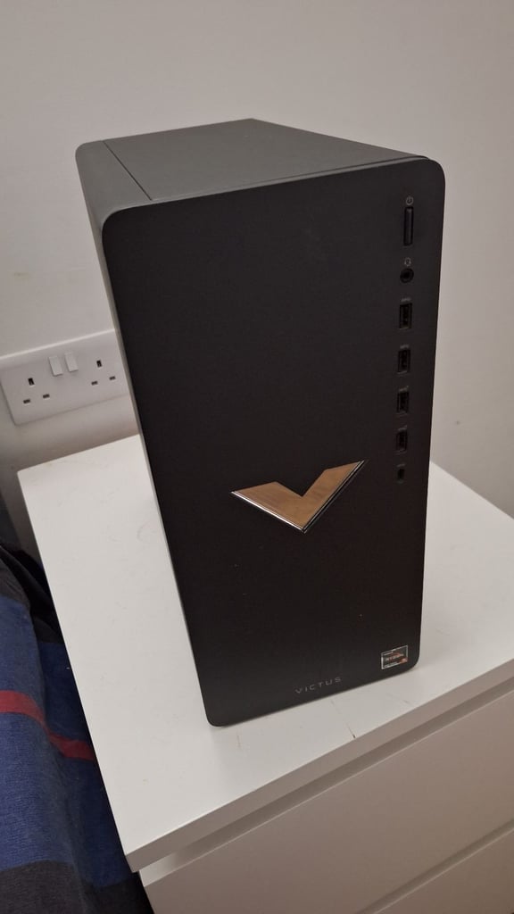 Gaming PC with metal back keyboard and mouse - Used - Front RGB - HP Victus 15L