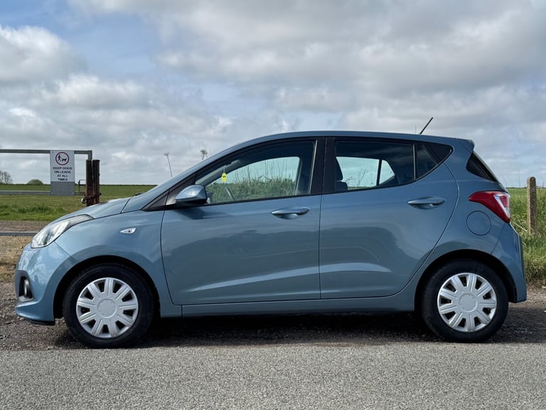 LOW MILEAGE + 2 KEYS