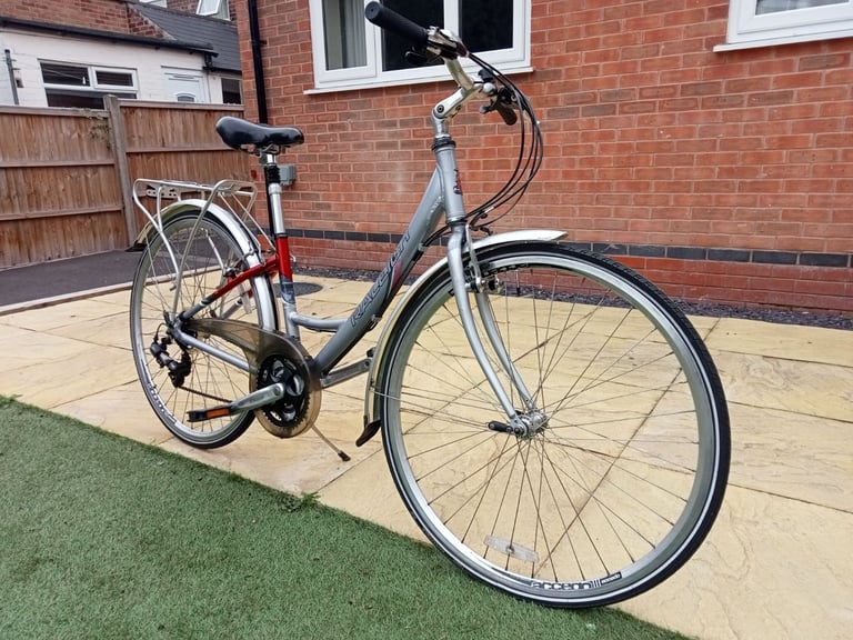 Ladies Raleigh Pioneer Airlite City Bike.