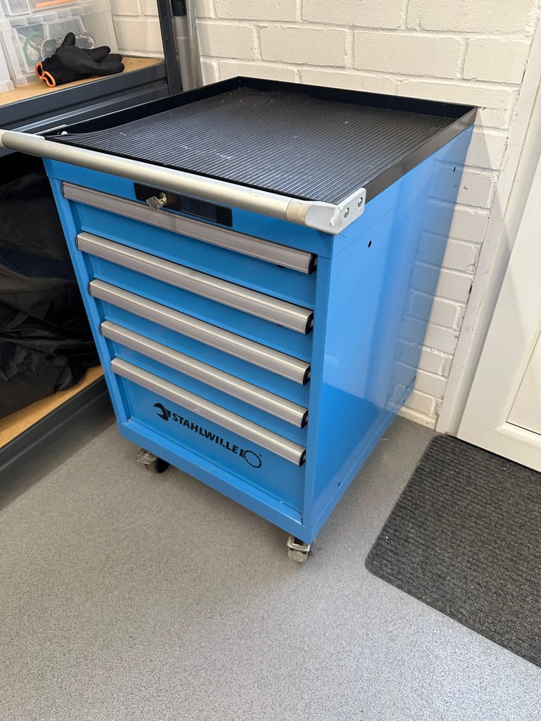 Stahlwillie Roll Cab complete with imperial tools