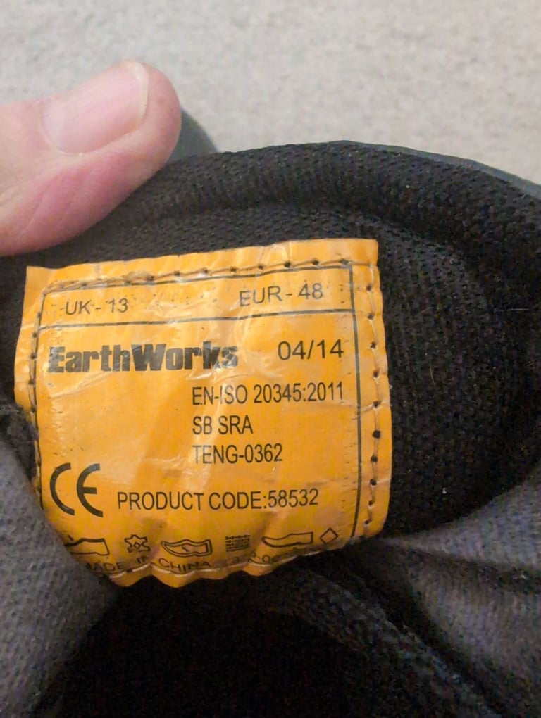 Mens EarthWorks safety boots 