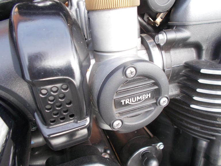 2017 TRIUMPH BONNEVILLE BOBBER