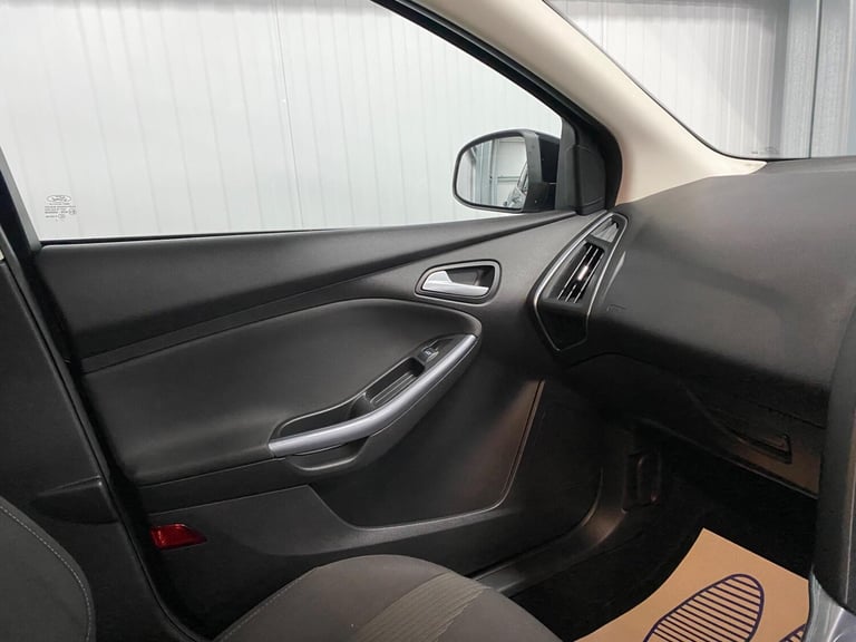  Ford Focus 1.0T EcoBoost Titanium Euro 5 (s/s) 5dr Petrol Manual