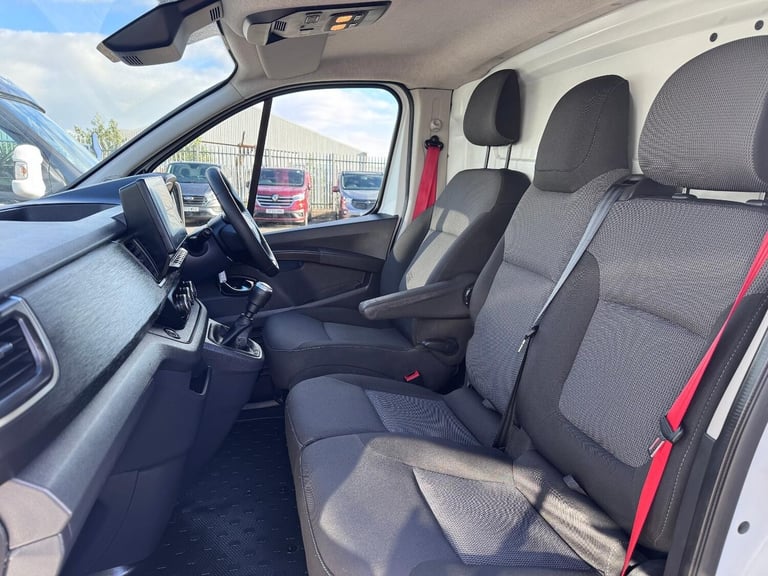 2023 73 Renault Trafic LL30 LWB Advance Van. Aircon. Appleplay. Rear Cam. NAV.