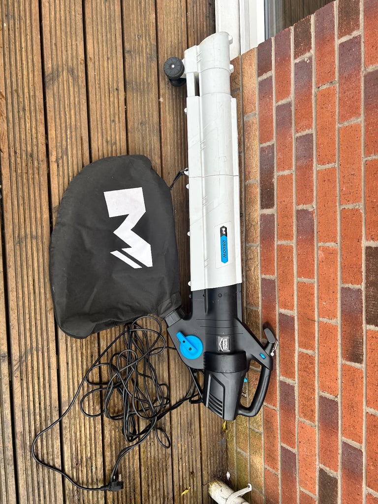 Garden leaf blower/hoover