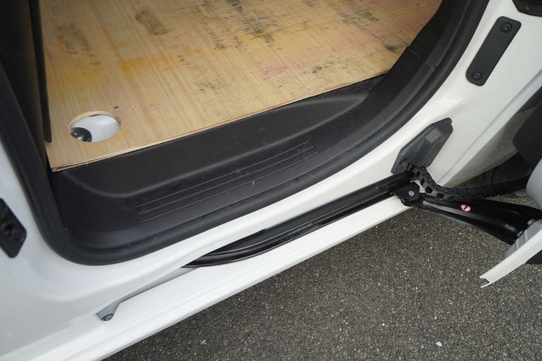 2022 Vauxhall Combo 1.5 Combo 2300 Sportive L2 LWB + 3 Seater + Twin Slider + Top Spec Van Panel ...