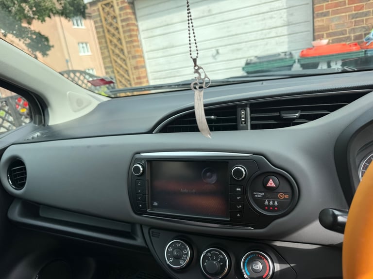 Toyota, YARIS, Hatchback, 2015, Manual, 1329 (cc), 5 doors