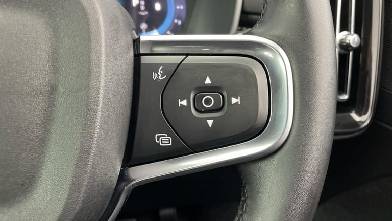 2025 Volvo XC40 Plus B4 Mild hybrid Petrol Dark Automatic SUV Petrol Automatic