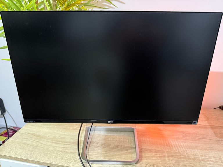 LG HD 24inch IPS Cinema Screen Monitor - Model: 24MP77