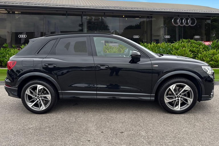 2022 Audi Q3 Black Edition 40 TFSI quattro 190 PS S tronic SUV PETROL Automatic