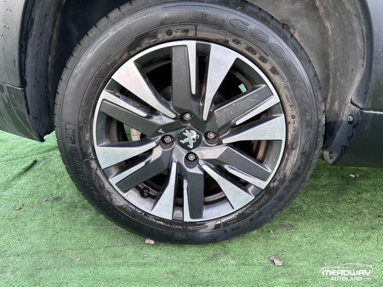 2018 Peugeot 2008 1.2 PureTech Allure Euro 6 5dr HATCHBACK Petrol Manual