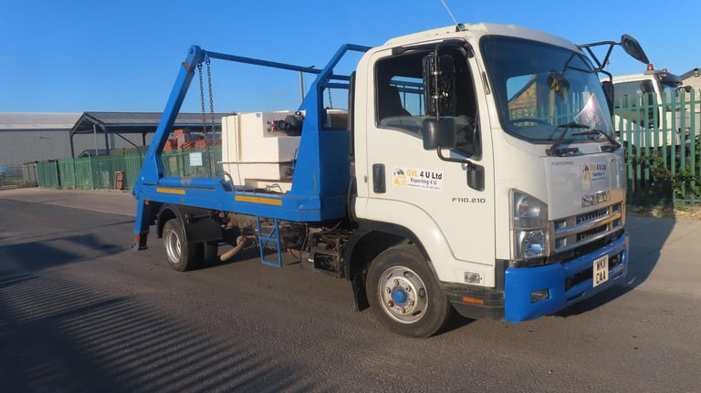 2011 Isuzu Trucks forward  f110.210 skip loader 