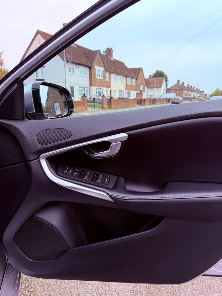 Volvo V40 D2 2013 (63) - FSH - Panoramic Roof - Rear Camera - Drives perfectly