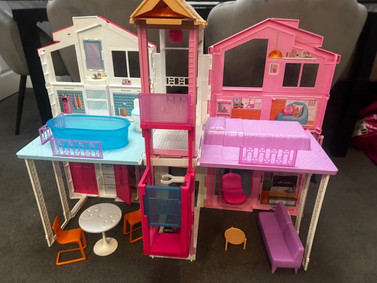 Barbie house Stuff for Sale Gumtree