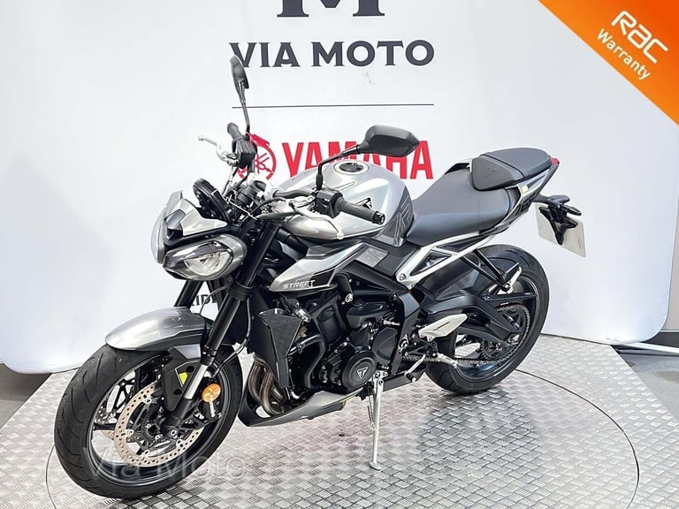 TRIUMPH STREET TRIPLE R - 2023 - 1800 miles