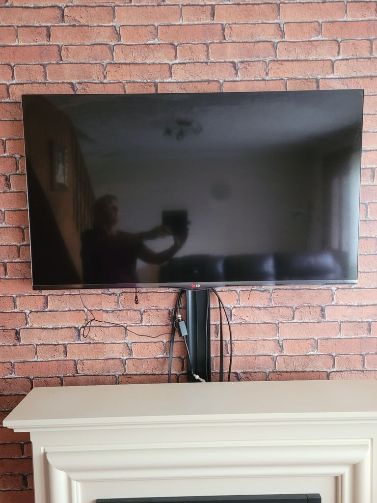 49" LG TV