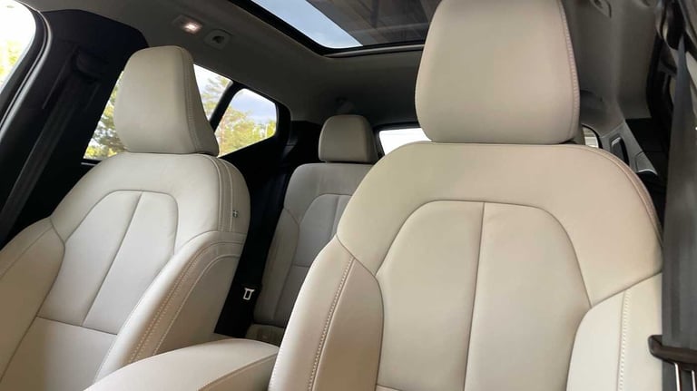 2025 Volvo XC40 2.0 B4P Ultra Dark 5dr Auto SUV Petrol Automatic