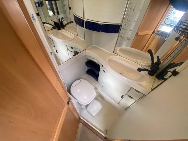 HYMER NOVA - 2001 - FIXED BED - 4 BERTH - BARGAIN BE QUICK 