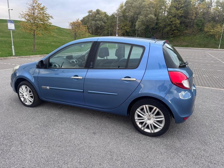 2011 Renault Clio 1.6 VVT Initiale TomTom Auto Euro 5 5dr HATCHBACK Petrol Automatic