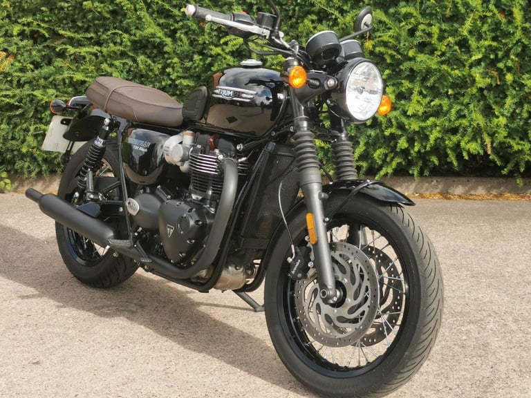 image for TRIUMPH BONNEVILLE T120 BLACK - 2024 74 - 1 OWNER  - LOW MILES