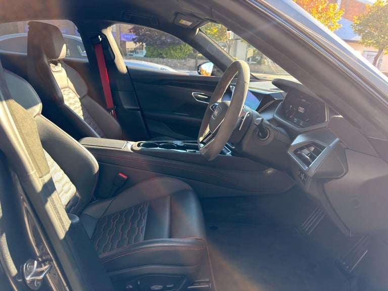 2023 Audi RS e-tron GT 93.4kWh Carbon Vorsprung Saloon 4dr Electric Auto quattro (598 ps) COUPE E...