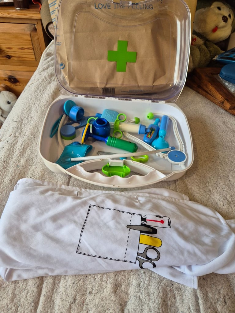 image for Kids doctors kit and dressing up 3-5years