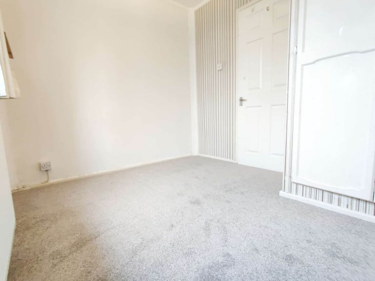 3 BED HOUSE TO LET IN MORDEN FEW MINS FROM TUBE £1890