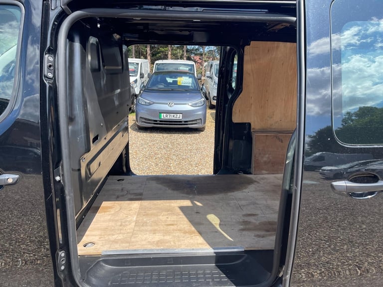 2021 Vauxhall Vivaro 2.0 Turbo D 3100 Dynamic Auto L2 H1 Euro 6 (s/s) 6dr PANEL VAN Diesel Automatic