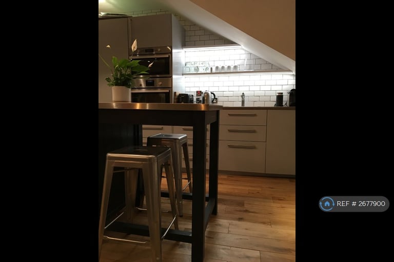 1 bedroom flat in Whitworth Road, London, SE25 (1 bed) (#2677900)