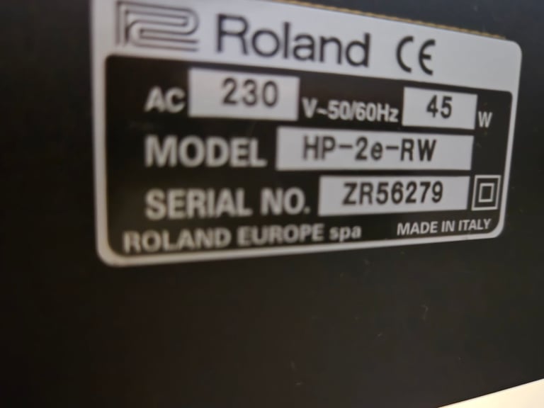Roland HP-2e Digital Piano plus piano stool