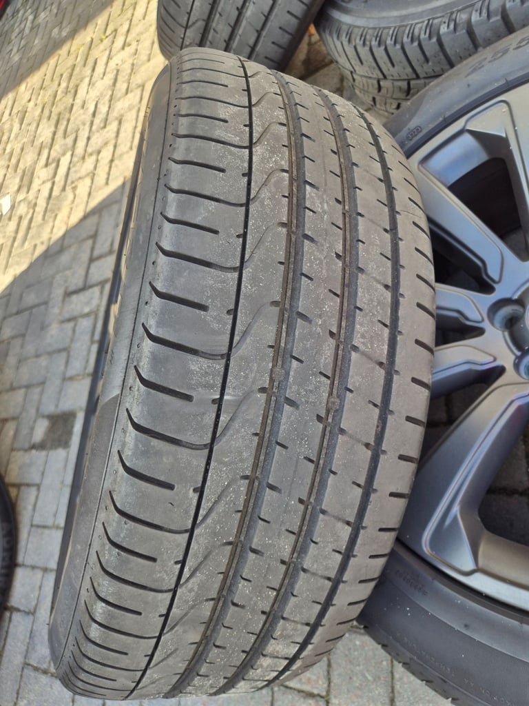 Genuine Land rover Velar Alloy Wheels and tyres 