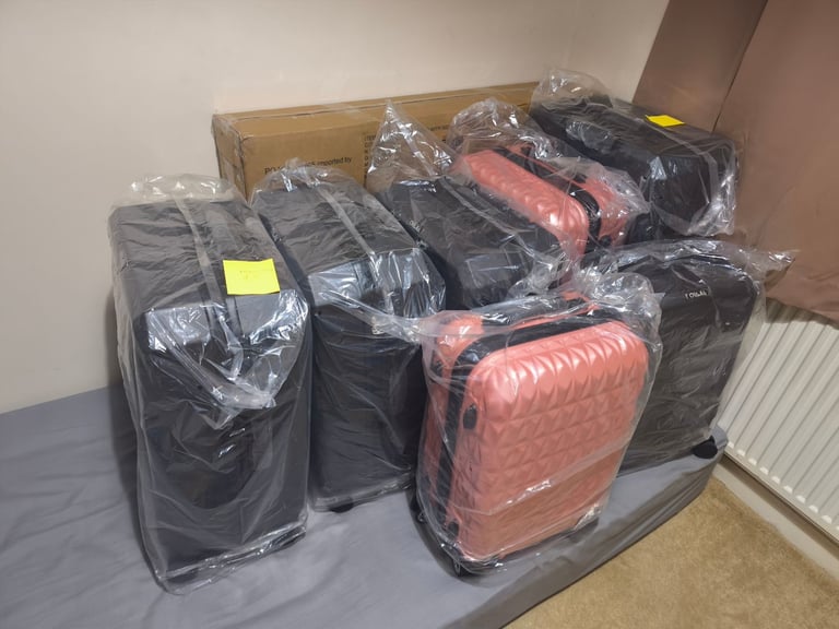 ‼️Clearance sale🥳 on medium and cabin suitcases