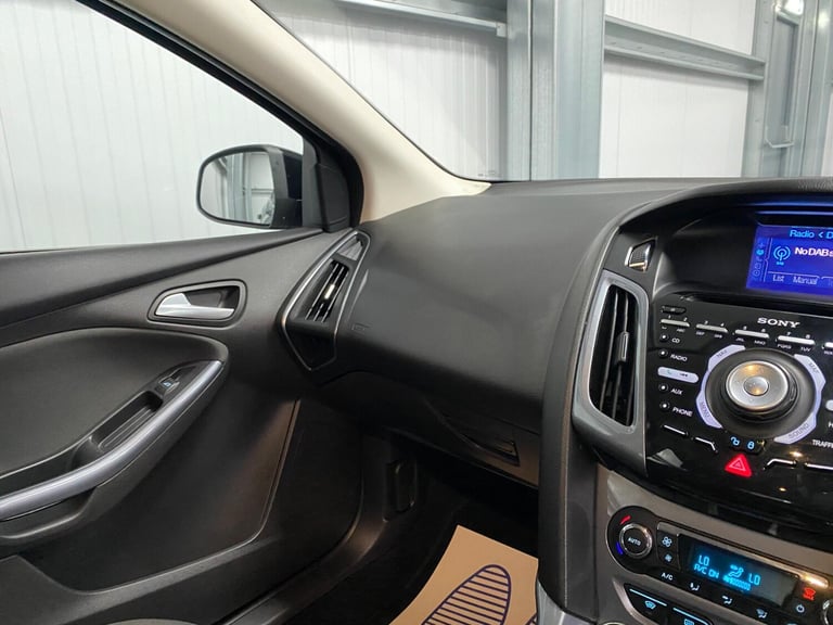  Ford Focus 1.0T EcoBoost Titanium Euro 5 (s/s) 5dr Petrol Manual