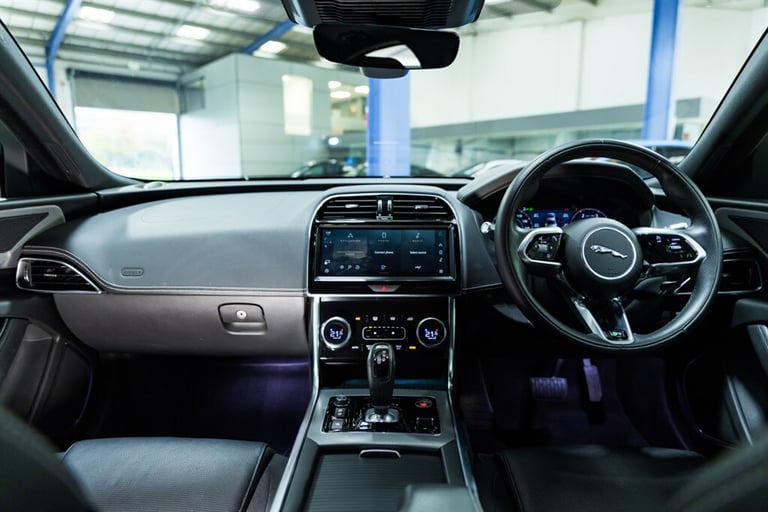 2021 Jaguar XE 2.0 D200 R-Dynamic SE 4dr Auto SALOON DIESEL Automatic