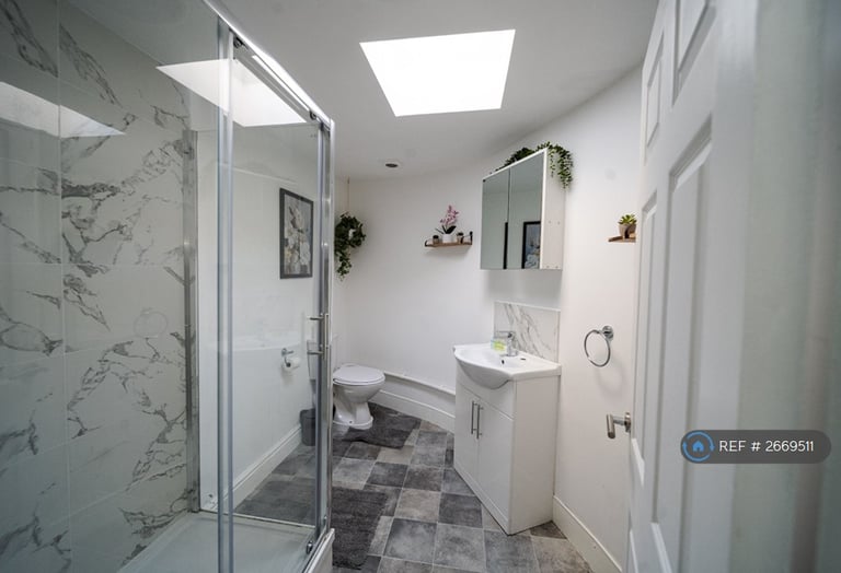 Studio flat in Kingston House, Southsea, PO5 (#2669511)