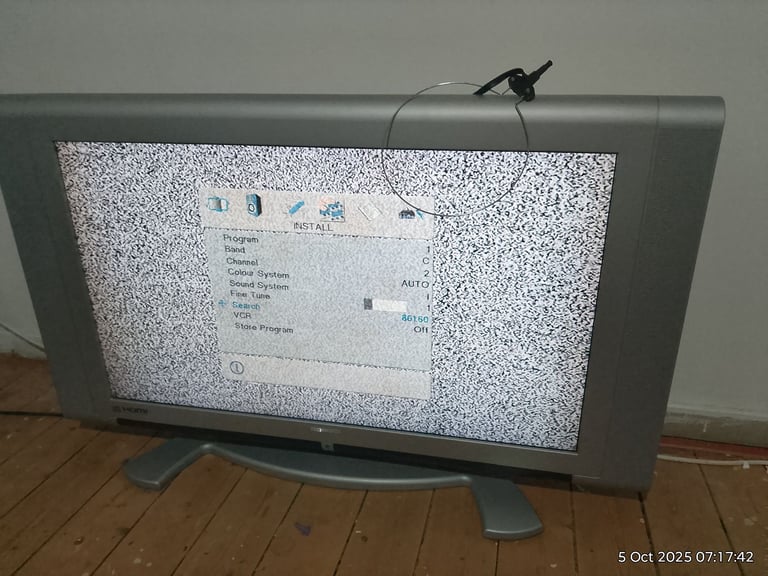 42 inch HDMI TECHWOOD TV