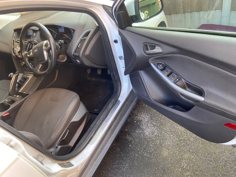 Ford, FOCUS, Hatchback, 2011, Manual, 1596 (cc), 5 doors