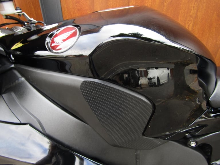 HONDA CBR 1000 RR *2017 * MODEL * AMAZING CONDITION * 9300 MILES *
