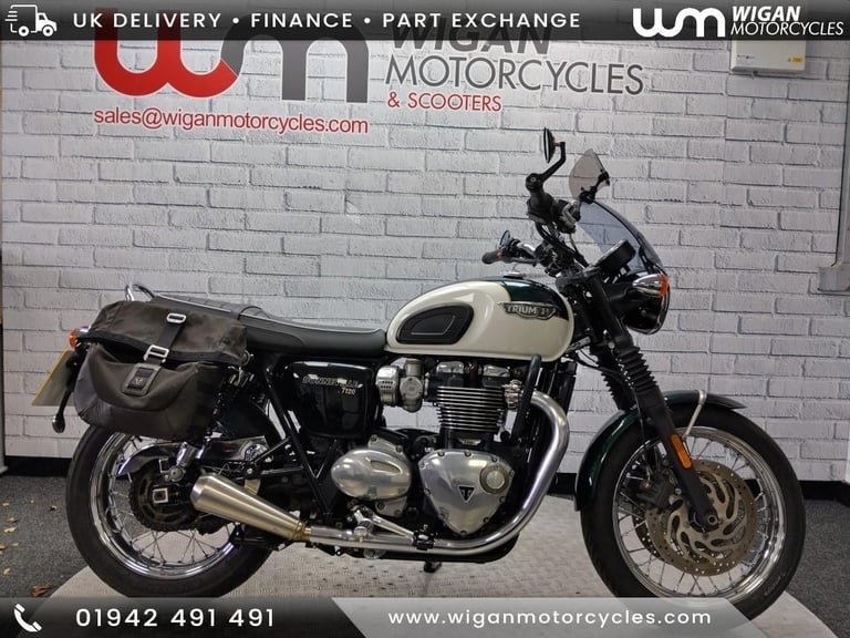 TRIUMPH BONNEVILLE T120 IN GREEN AND WHITE, 2019/19, JUST 5,470 MILES