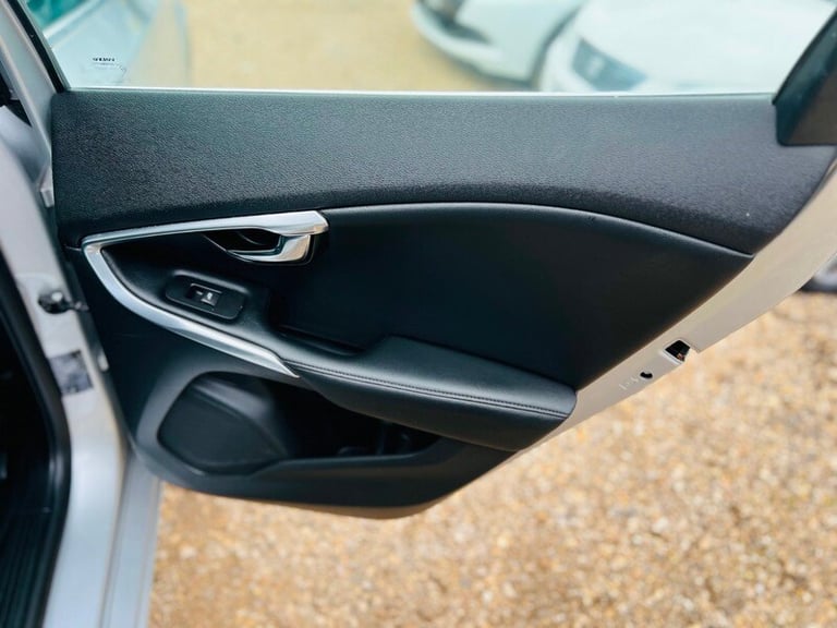 2014 Volvo V40 1.6 D2 SE Lux Hatchback 5dr Diesel Manual Euro 5 (s/s) (115 ps) HATCHBACK Diesel M...