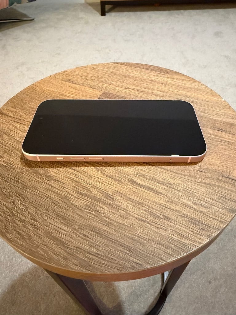 iPhone 15 pink 128GB