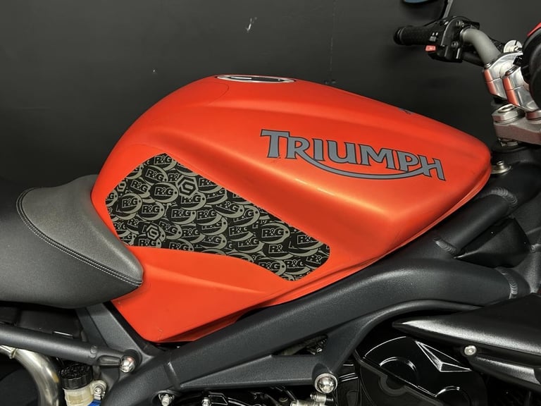 2010 10-PLATE TRIUMPH STREET TRIPLE 675 R ** ONLY 9,724 MILES ** EXTRAS **