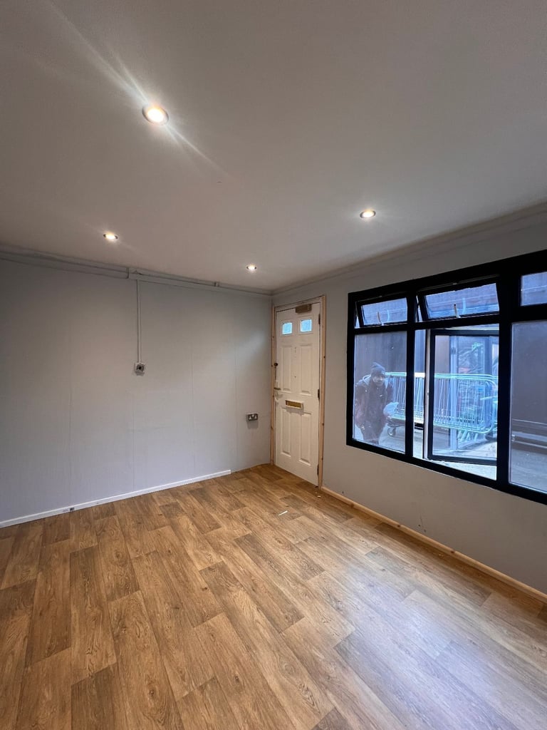 Beauty Rooms  - Nails , Hair, Lashes, Office , Tattoo Spaces to Rent East London 